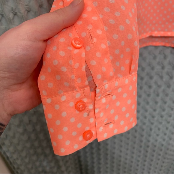 🌈5/$25 BUNDLE! 🦅AEO American Eagle Outfitters neon coral polkadot sheer blouse - Picture 8 of 8